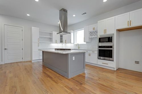 1021 Folsom St, Dallas, TX 75208-1734