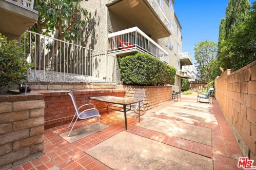 4528 Colbath Ave, Van Nuys CA  91423-5426 exterior