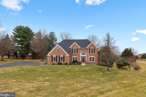 16571 Loneoak Pl, Hamilton, VA 20158-9412