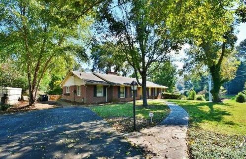 1770 Blue Ridge Dr, Gainesville, GA 30501-1208