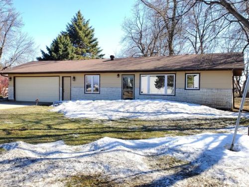 121 1st St, Sabin, MN 56580-4101