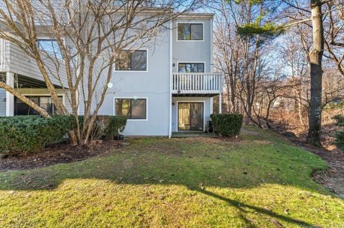 45 Ettl Ln, Greenwich, CT 06831-4116