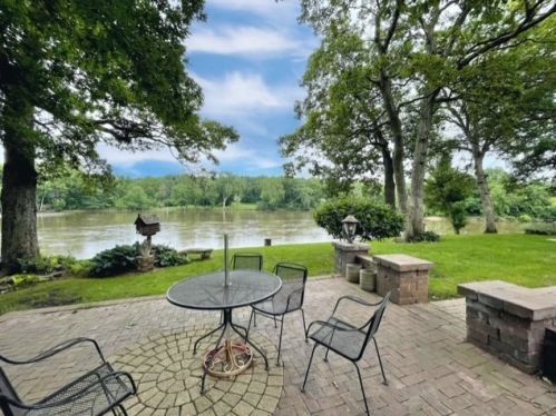 2569 Oak Ridge Dr, Kankakee, IL 60901-7383