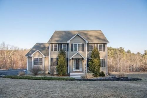 28 Longview Cir, Pelham, NH 03076-2143