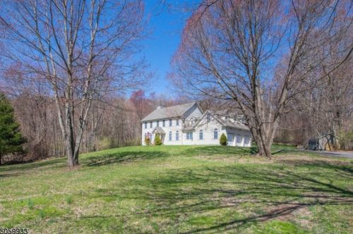 18 Prince Edward Rd, Great Meadows, NJ 07838-2402