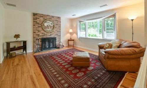 690 Clearview Dr, Cheshire, CT 06410-2934