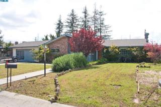 347 Oak View Dr, Visalia, CA 93277-7521