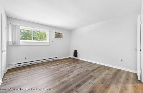 23 Manchester Ct, Tinton Falls NJ 07701-5490 exterior