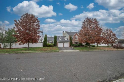 140 Plumstead Dr, East Freehold NJ  07728-9513 exterior