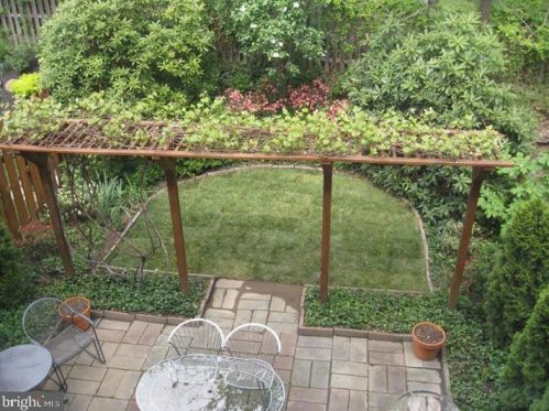 12 Catbird Ct, Trenton NJ 08648-2045 exterior