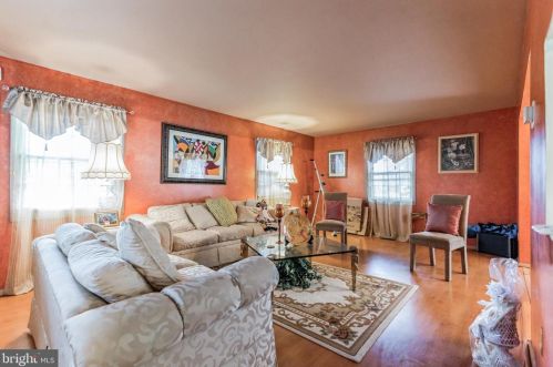 26 Tweedstone Ln, Willingboro, NJ 08046-3807