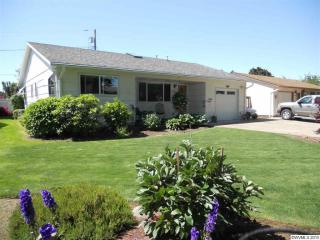 1646 King Way, Woodburn OR  97071-2742 exterior
