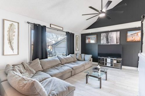 561 Oaknoll Dr, Springboro, OH 45066-9676