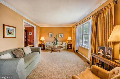 2 Mauriello Dr, Waterford, NJ 08089-2408