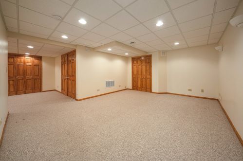 2772 Freeland Cir, Naperville IL  60564-5827 exterior