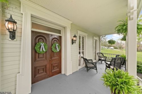 24 Ice Plant Rd, Lafayette, NJ 07848-2403