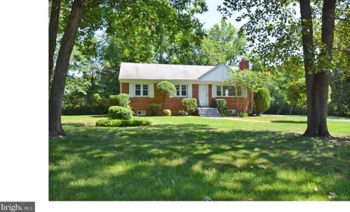 7016 Forest View Dr, Springfield, VA 22150-3117