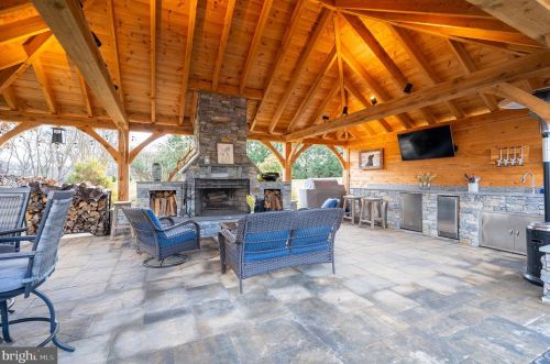 874 Pheasant Hill Rd, Summit Point WV  25446-3634 exterior