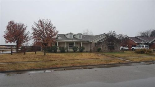 1020 Enlow Cir, Commerce, TX 75428-3646