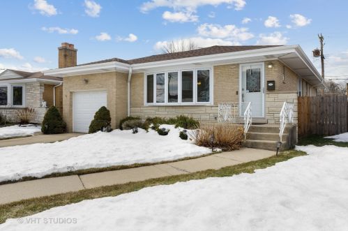 4542 Reserve Ave, Chicago, IL 60656-4144