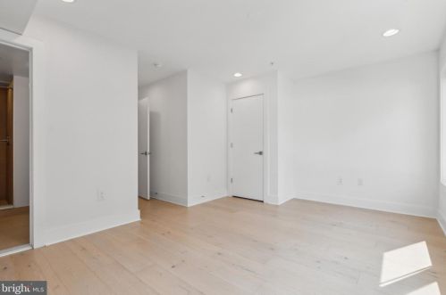 148 Front St, Philadelphia PA 19106-0020 exterior