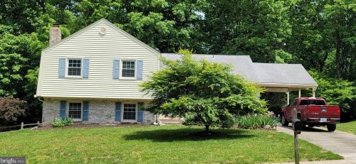 12319 Oakwood Dr, Woodbridge, VA 22192-1911