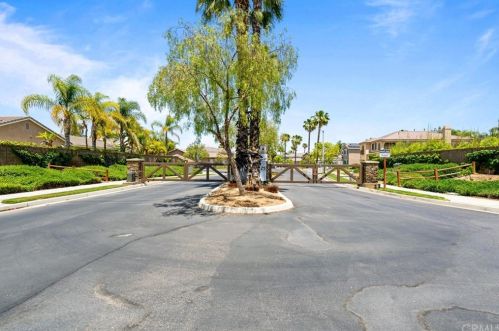 17890 Cedarwood Dr, Riverside CA  92503-7041 exterior