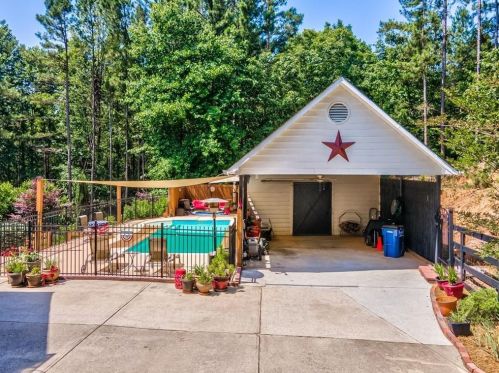 110 Tunnel Hill Dr, Ball Ground, GA 30107-6808