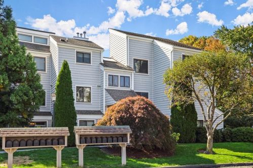 70 Rowayton Woods Dr, Norwalk, CT 06854-3933