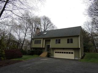 82 Woodland St, Lincoln, RI 02865-2800