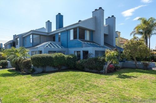 1473 Chalcedony St, San Diego, CA 92109-2140