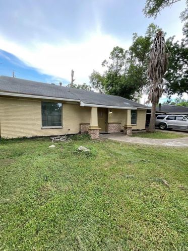 4803 Geraldine St, Taylor Lake Village TX  77586-2021 exterior