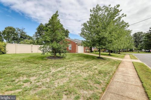 6 Papps Dr, Trenton, NJ 08620-1308