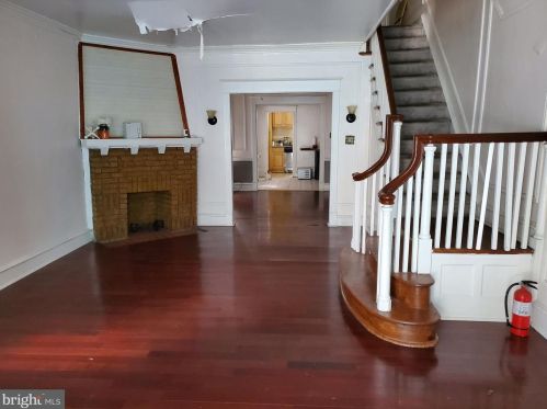 5647 10th St, Philadelphia PA 19141-3601 exterior