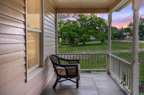 806 Main St, Bellvue TX  77418-1805 exterior