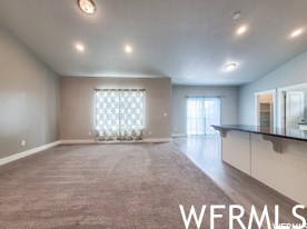 6537 Hvn Maple Dr, Taylorsville UT 84081-4162 exterior