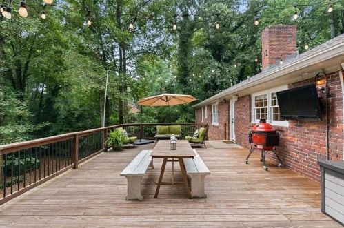 787 Loridans Dr, Atlanta GA  30342-3542 exterior