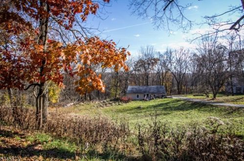 44 New Hampshire St, Fredon, NJ 07860-2224