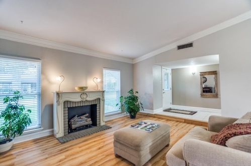 2049 Christie Ln, Carrollton TX 75007-3509 exterior