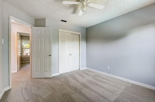 1521 Lindby Dr, Lewisville TX  75028-3624 exterior