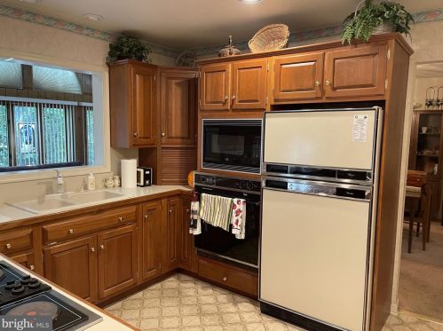 112 Bentley Ln, Lancaster PA  17603-6223 exterior