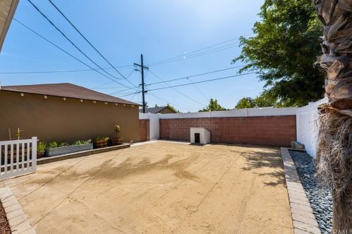 531 Dickel St, Anaheim CA  92805-1808 exterior