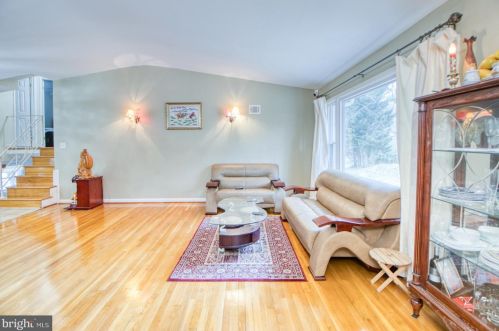 1008 Robroy Dr, Silver Spring MD exterior