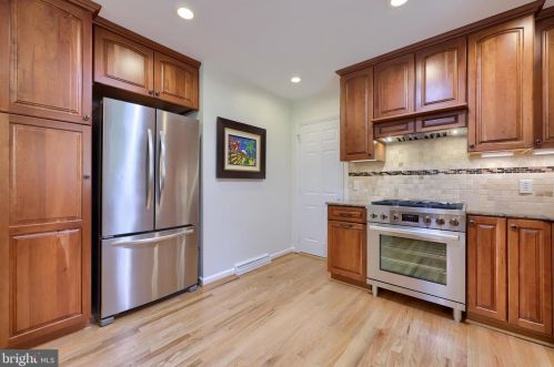 2033 Crescent Rd, York PA  17403-4760 exterior