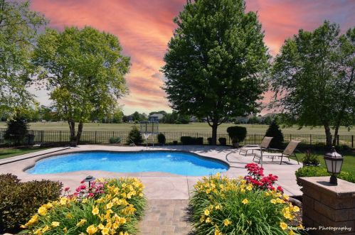 529 Sycamore Ln, North Aurora, IL 60542-1298