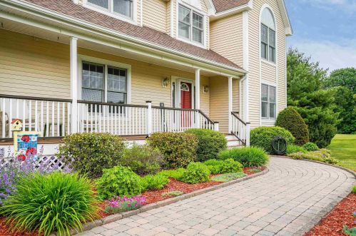 5 Macintosh Dr, Londonderry, NH 03053-3277