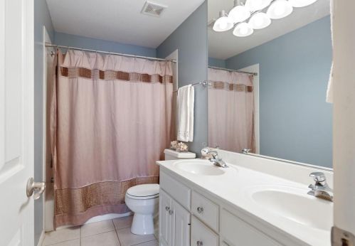 1704 Brant Cir, Saint Paul MN  55122-2290 exterior