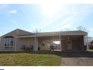 154 Birch Dr, Levittown PA  19054-2106 exterior