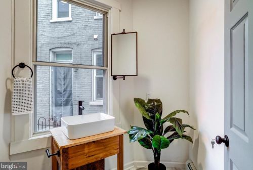 604 Mary St, Lancaster PA  17603-2819 exterior