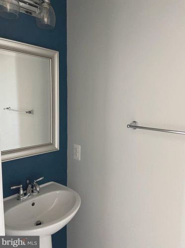 118 Un Rdg Dr, Charles Town WV 25414-4937 exterior